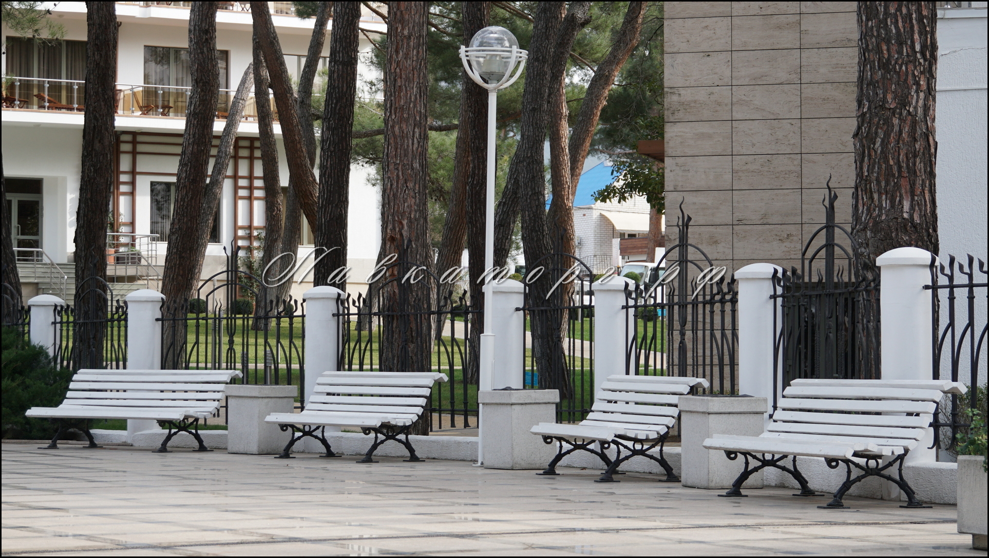 Скамейки в Геленджике 