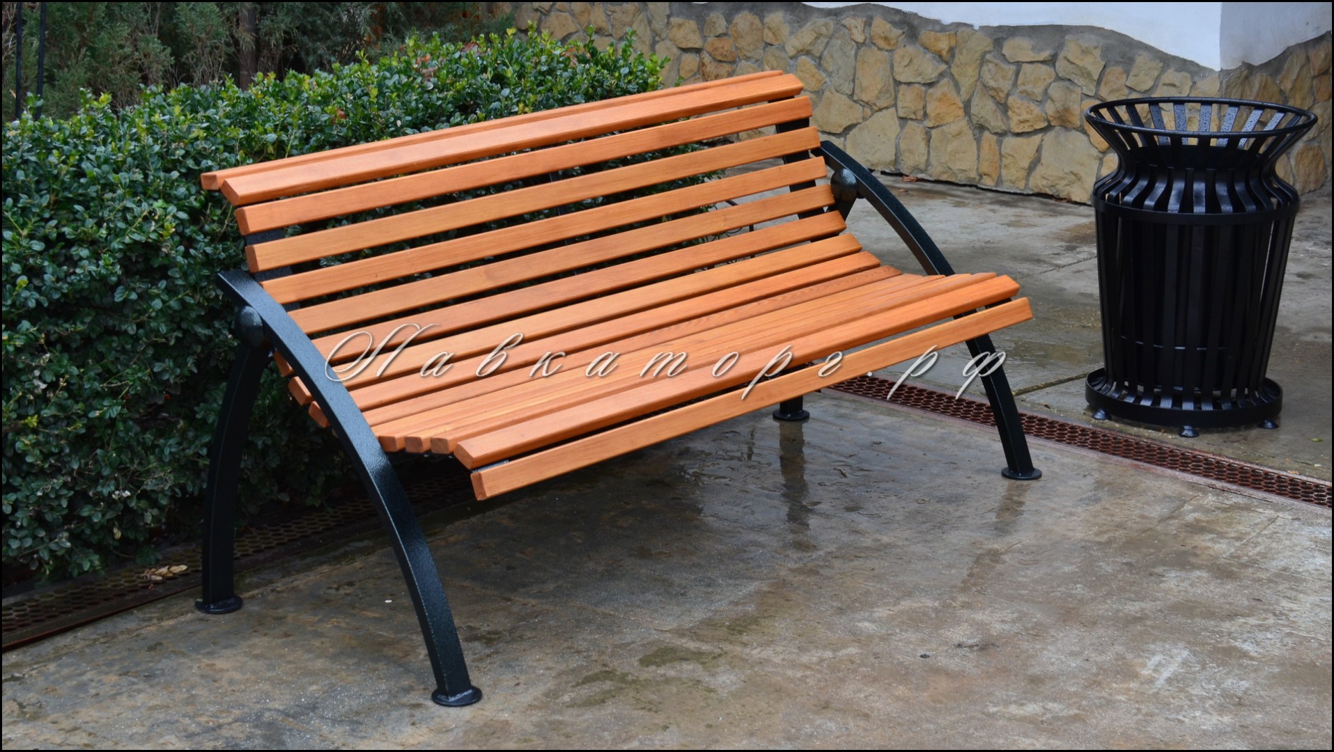 Скамейки СТ50л-1,6 из профильной трубы и лиственницы