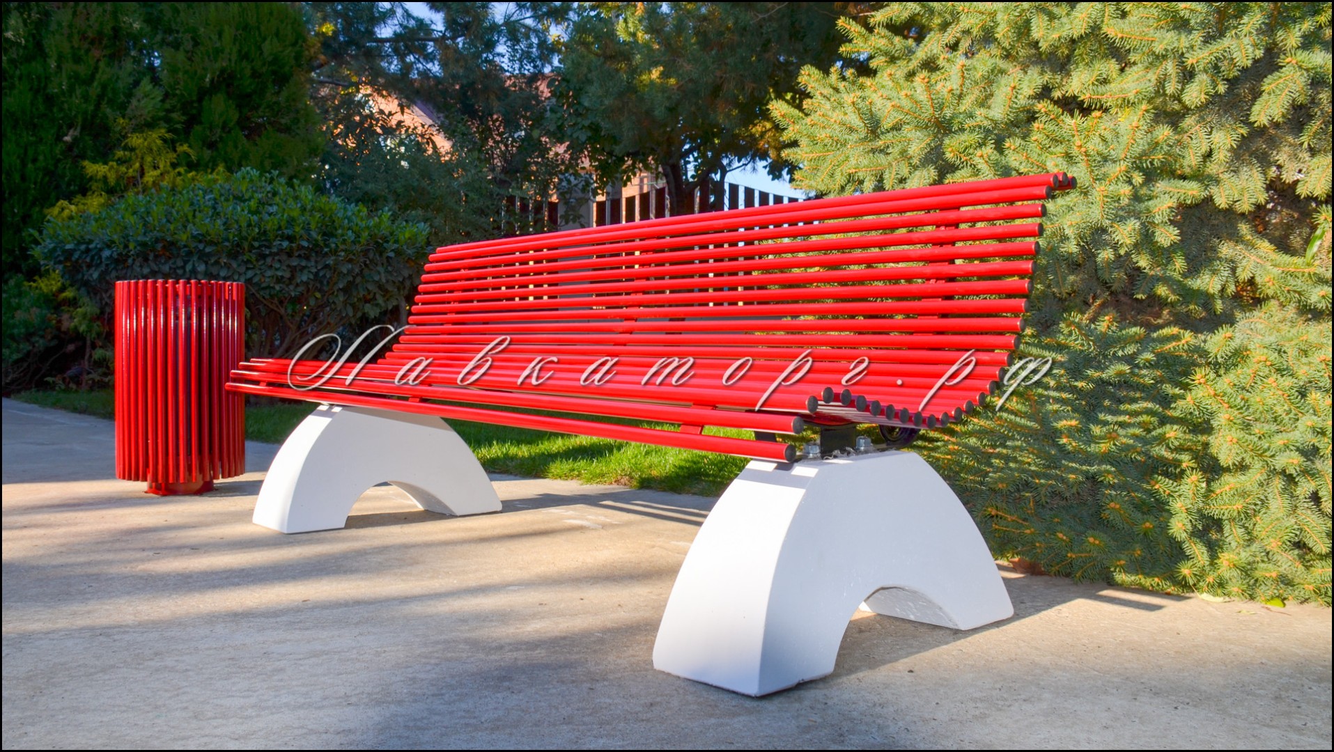 Скамейка  металлическая на бетонных опорах СБм-2-2