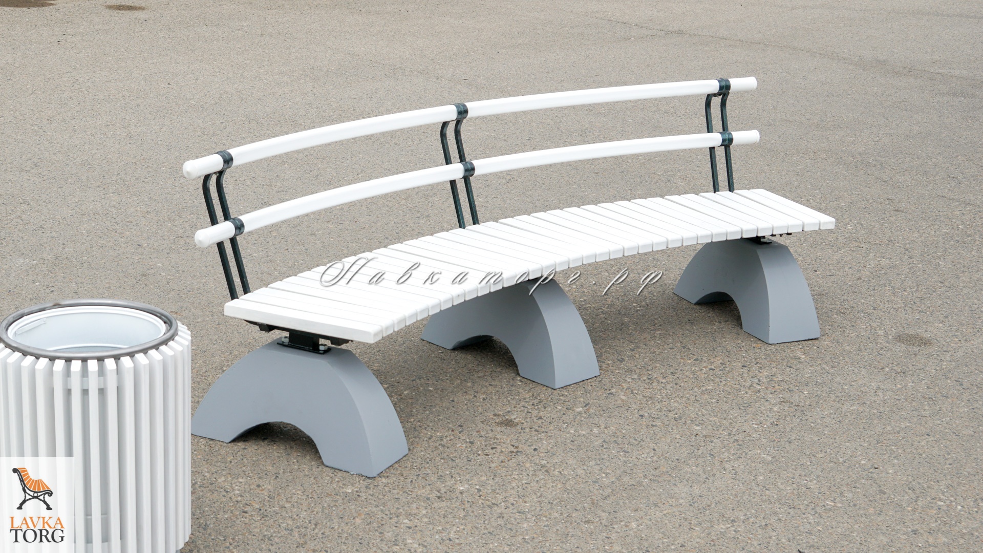 Скамейки радиусные со спинкой на бетоне СБл-рт