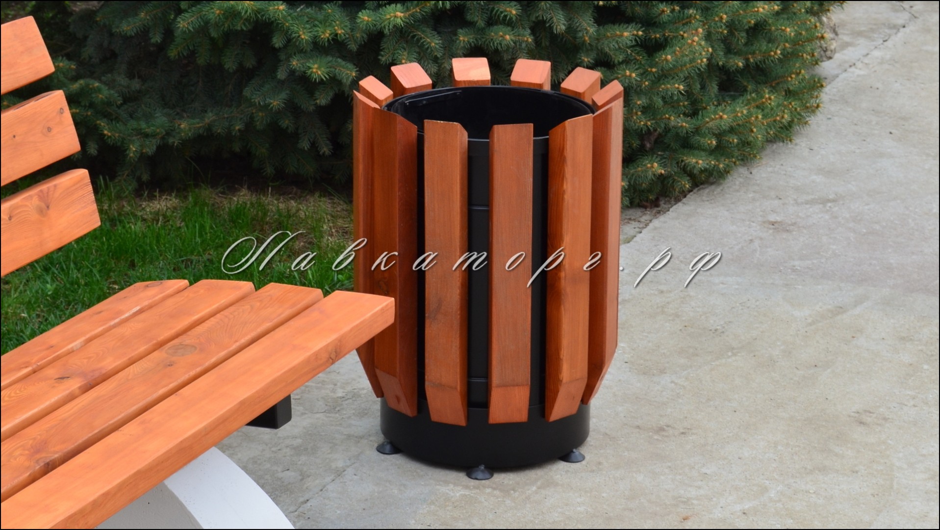 Урна парковая с отделкой деревом УМл-2