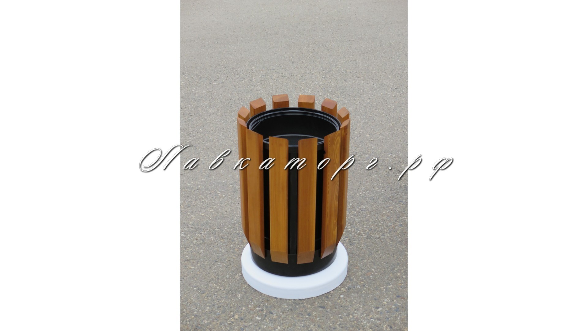 Урны круглые из дерева и металла на бетоне УМл-2Б