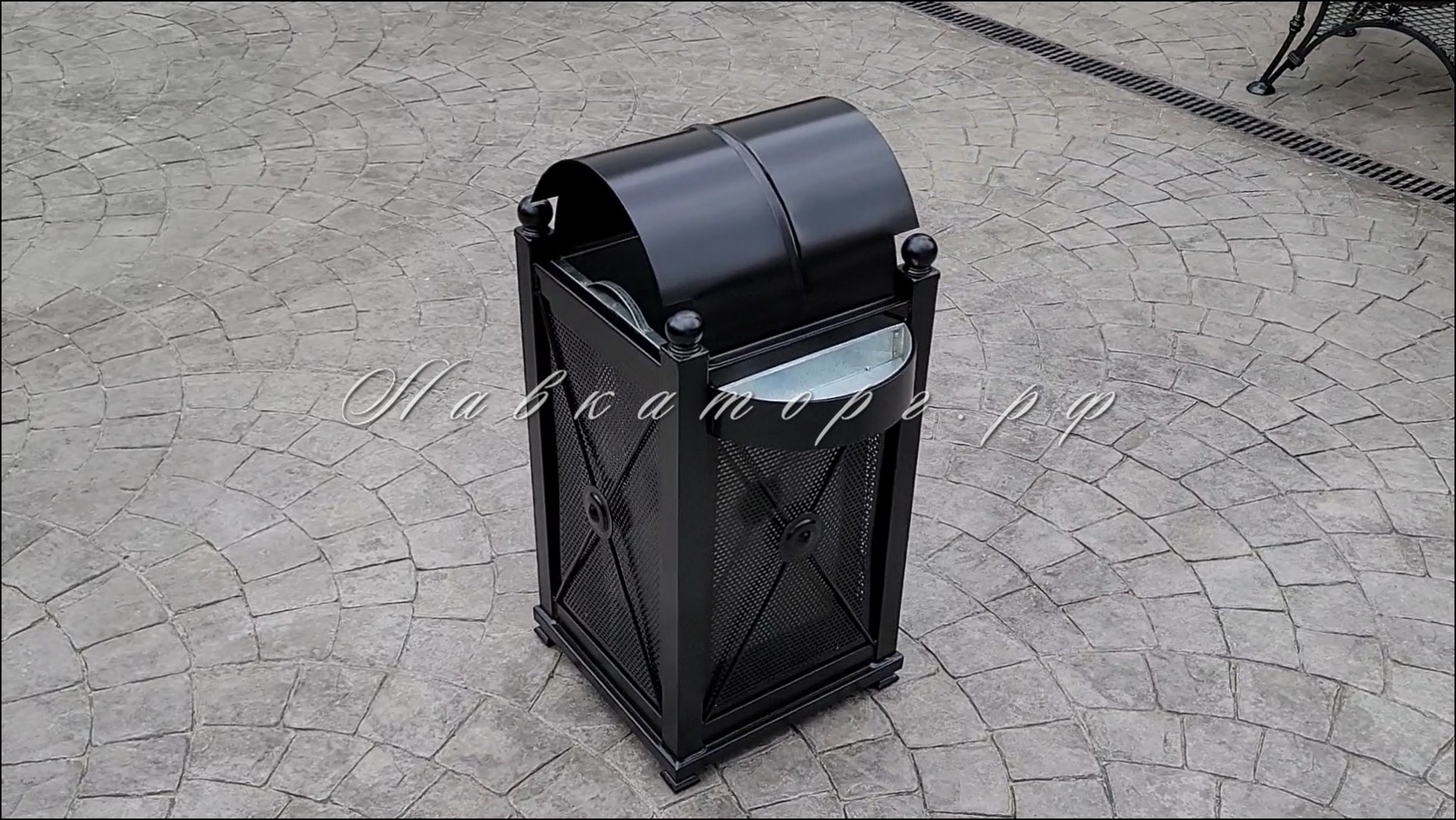 Урна квадратная с крышкой и пепельницей УМ-4кп