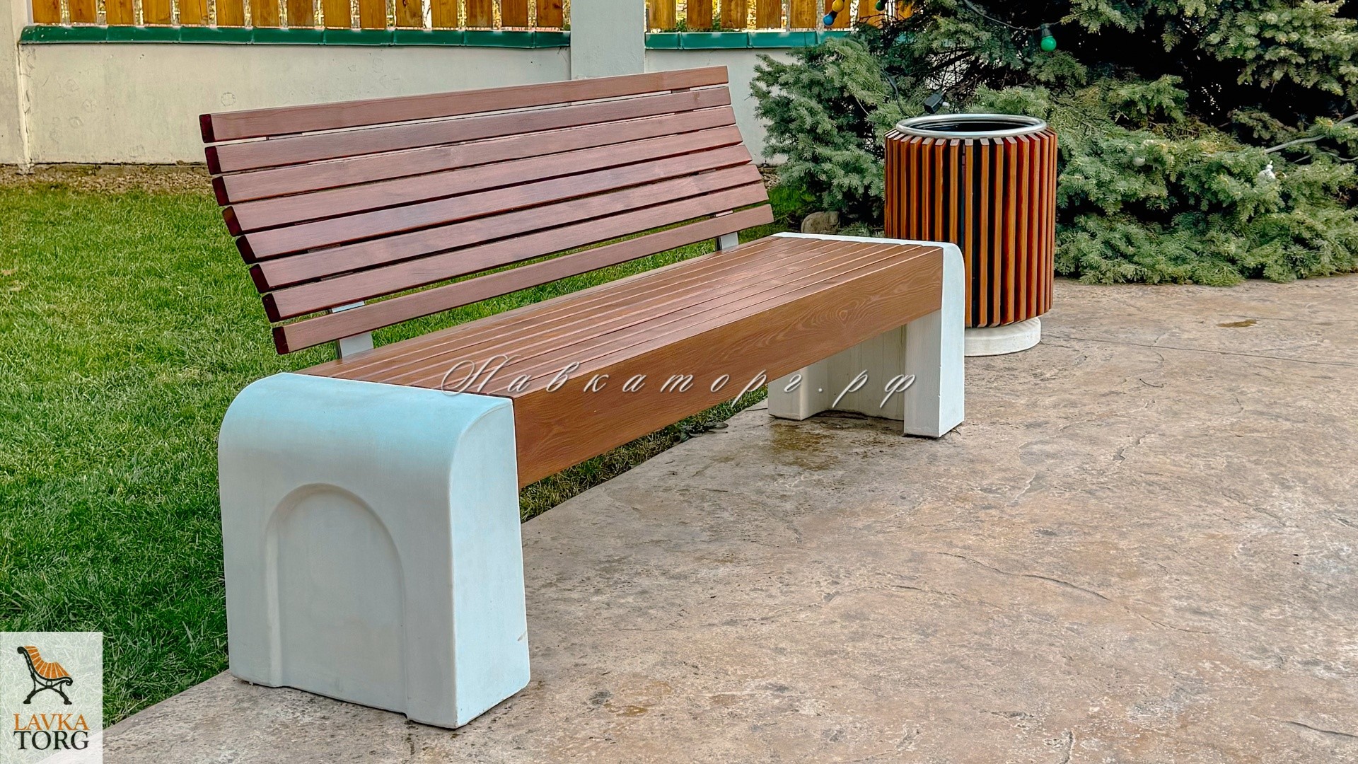 Скамья из лиственницы на бетоне СБл-20